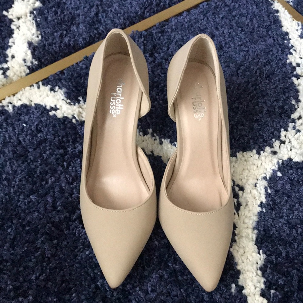 Pointed toes nude heels
